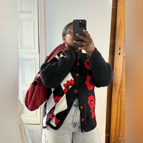 Vintage Argyle story book knits Black Red Floral cardigan with ceramic buttons - Picture 5 of 16